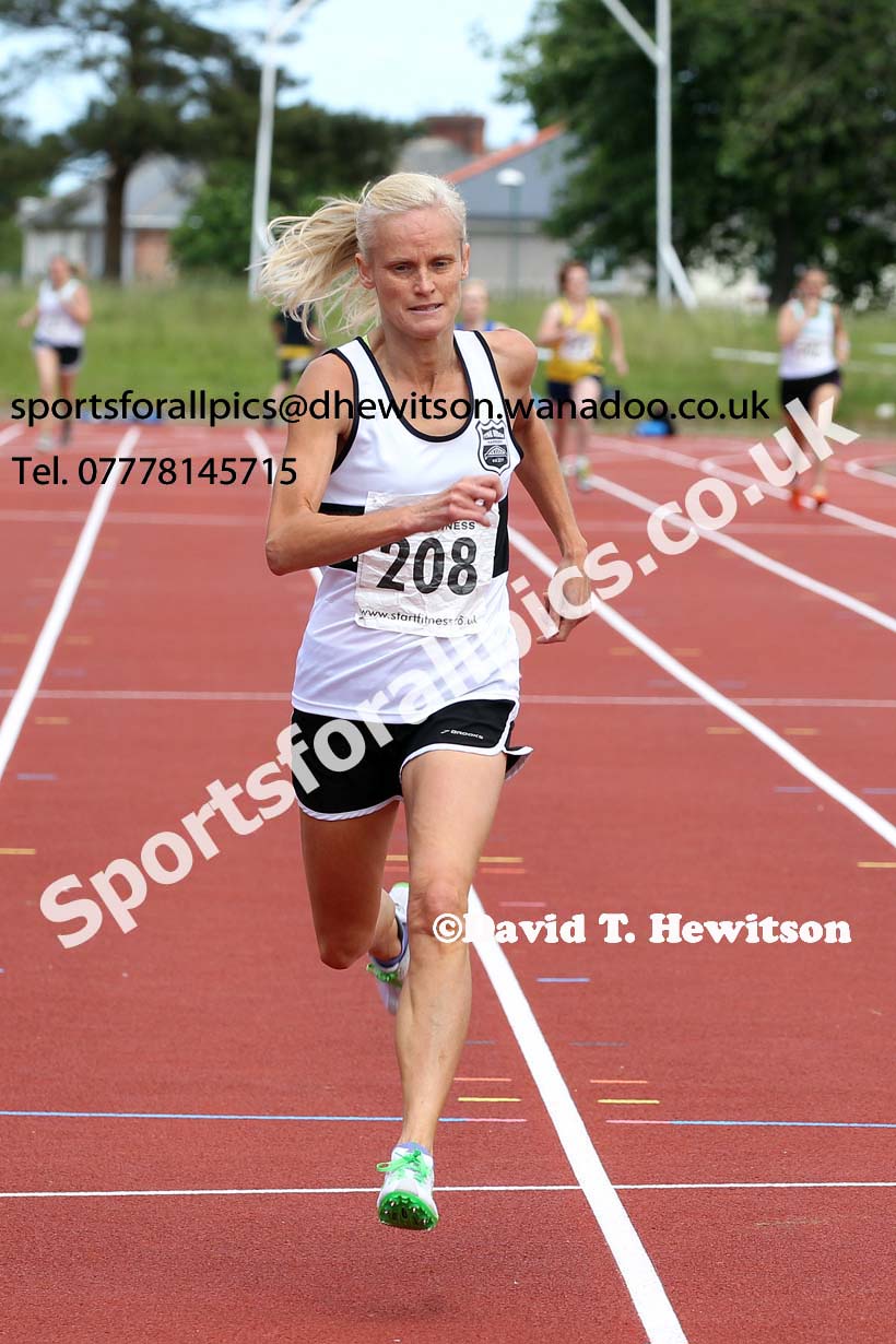 400 metres, North East Masters Champs, Monkton Stadium,  Jarrow. Photo: David T. Hewitson/Sports for All Pics